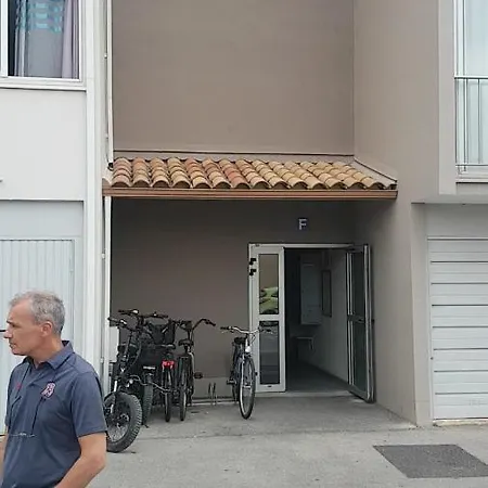 アパート Proche Des